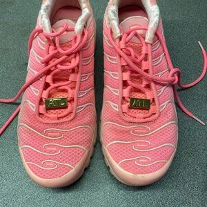 Nike tennis shoes